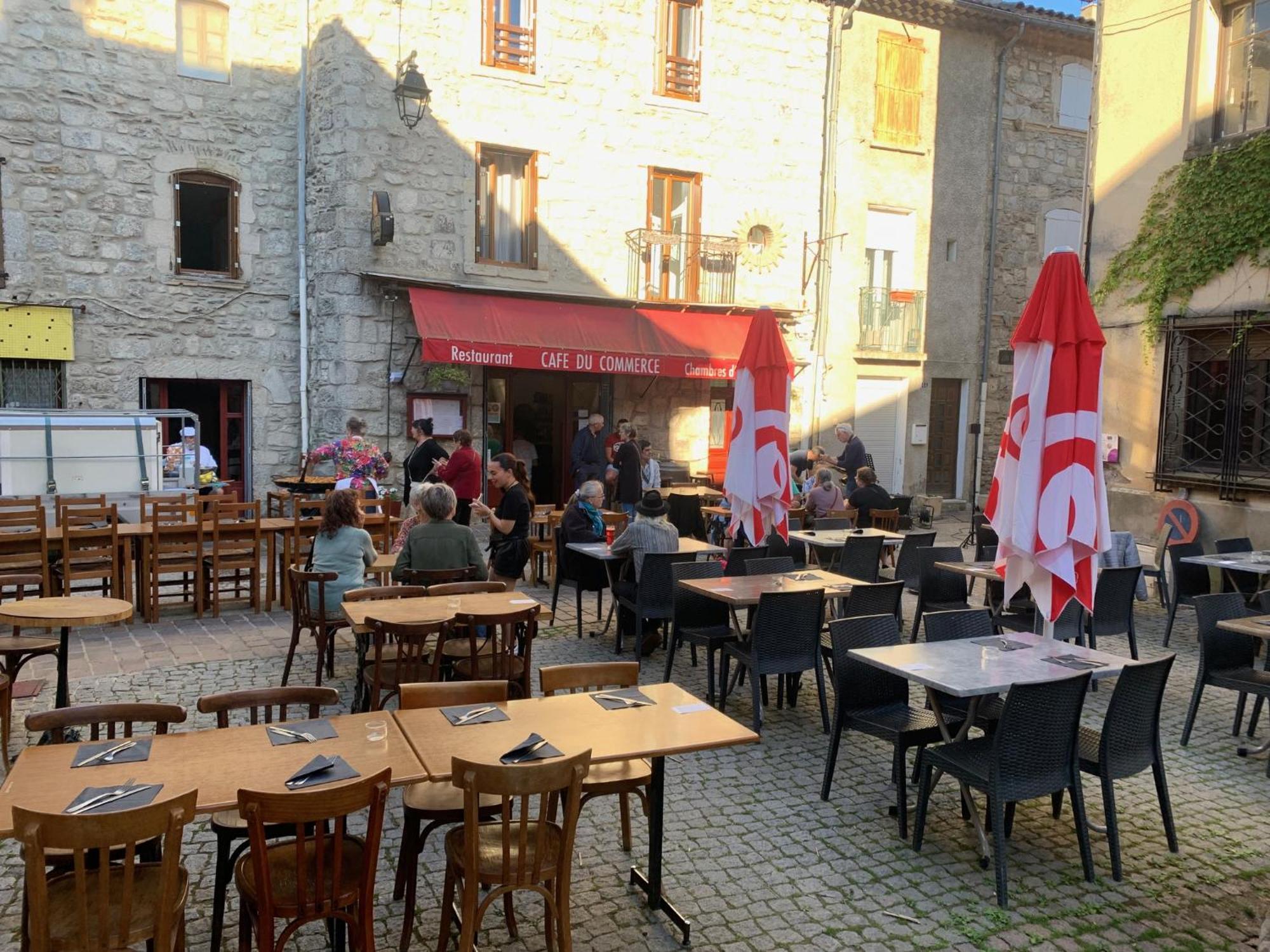 Café du commerce Genolhac Esterno foto