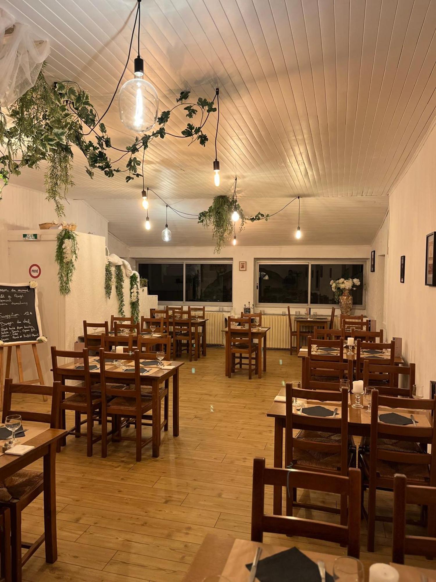 Café du commerce Genolhac Esterno foto